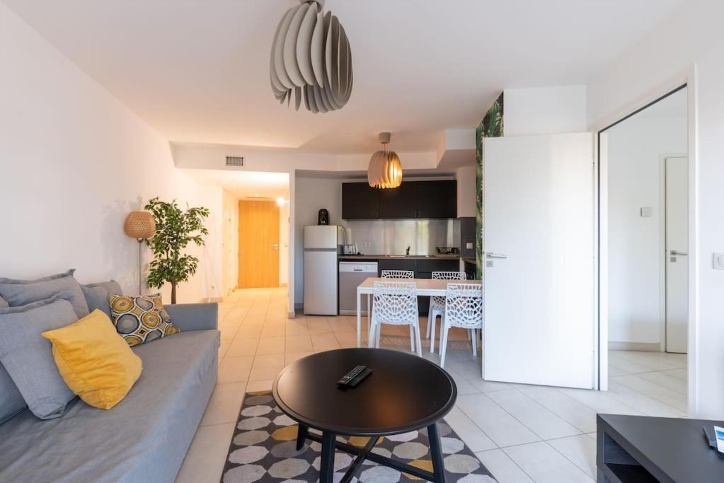 T2 A L'arbre Blanc Apartment